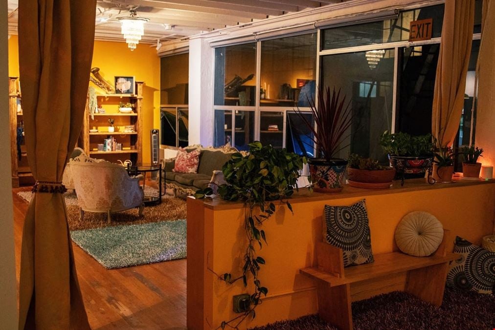 Decentered Studio
