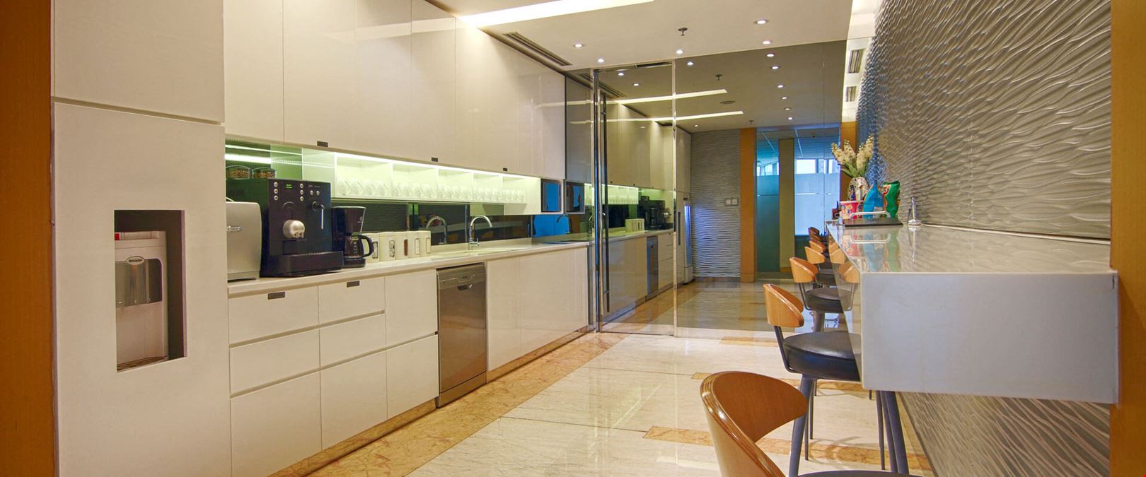 CEO SUITE - Jakarta - Wisma GKBI