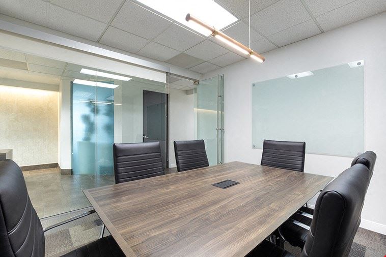 6 Person Meeting Room