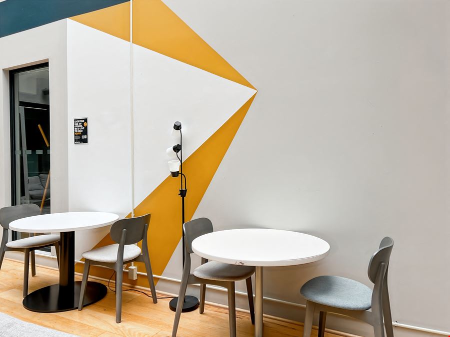 CA, Los Angeles - Spaces Santa Monica