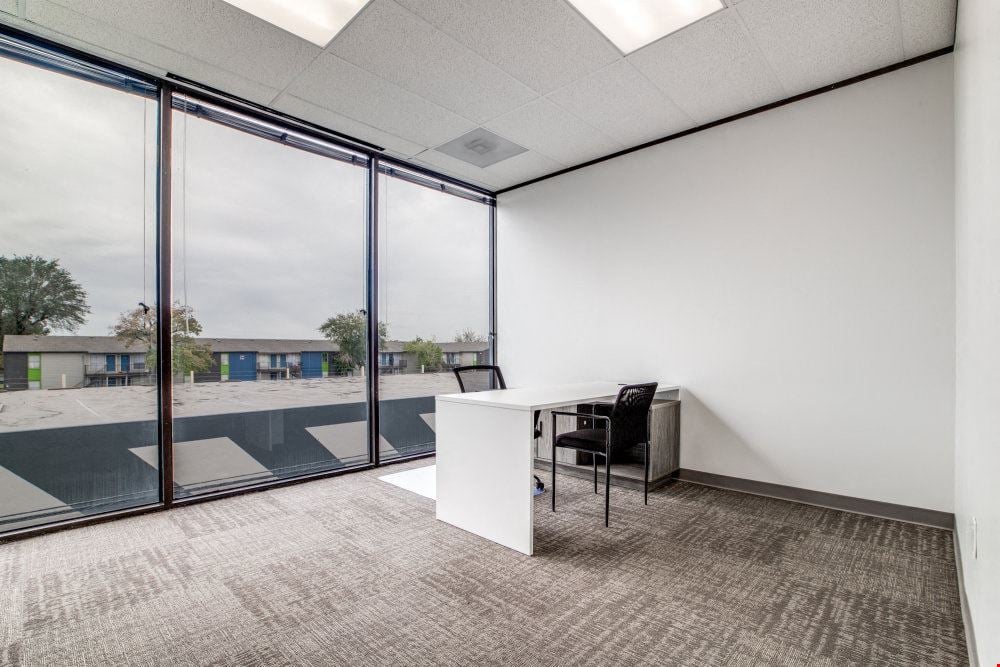 340-350 N Sam Houston Pkwy E