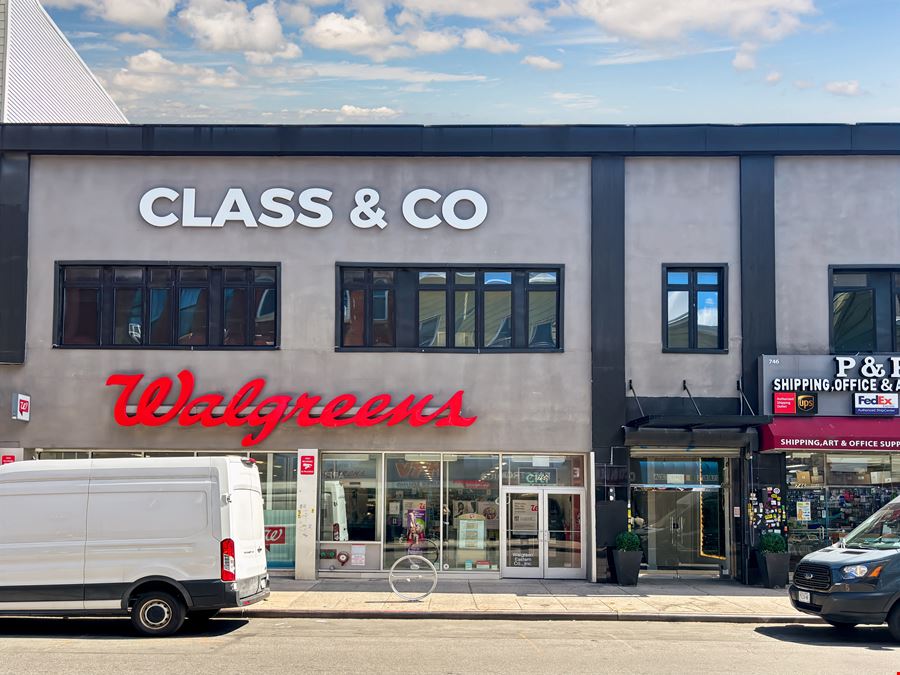 NY, Brooklyn - Manhattan Ave