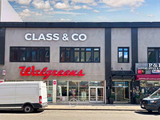 NY, Brooklyn - Manhattan Ave