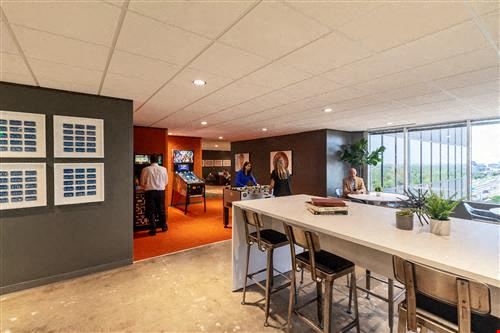 7322-7324 Southwest Freeway