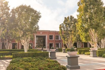 23C - Newport Beach Corporate Plaza