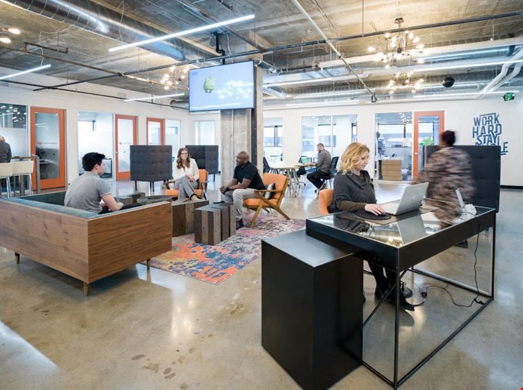 Expansive Coworking Lounge