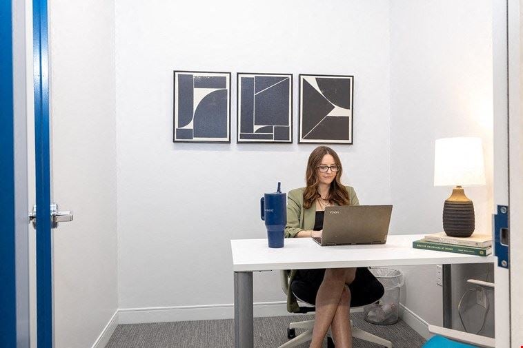Expansive Day Office