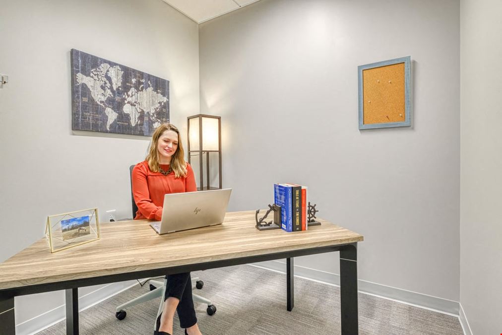 1 Desk Private Day Office