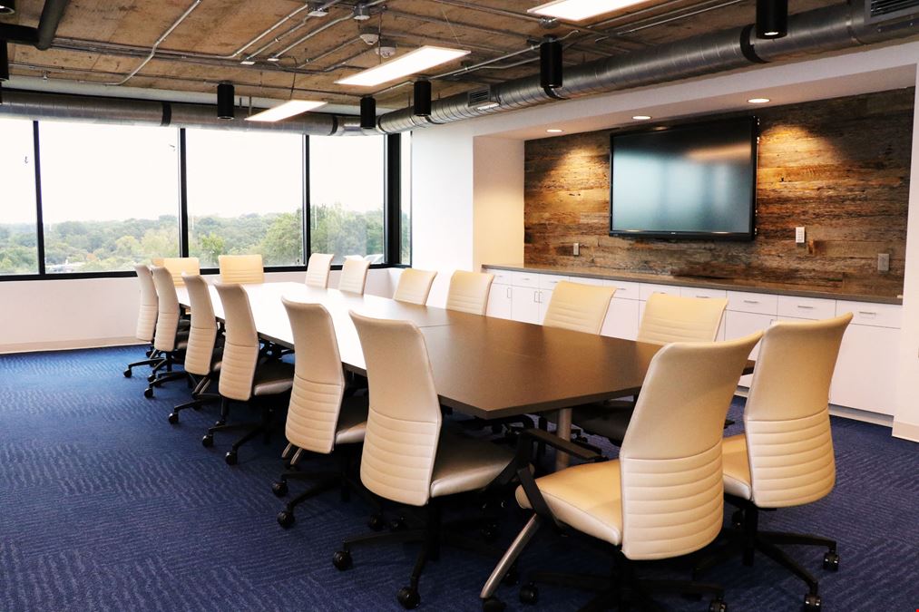 SDH Executive Boardroom (#4119)