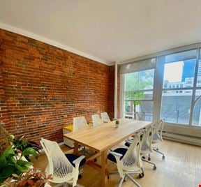 Hot Desk Day Pass – Bright & Inspiring Shared Space (Premium)