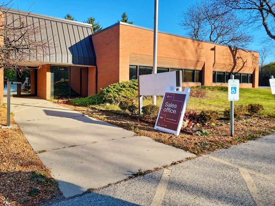 WI, Brookfield - Bishops Way