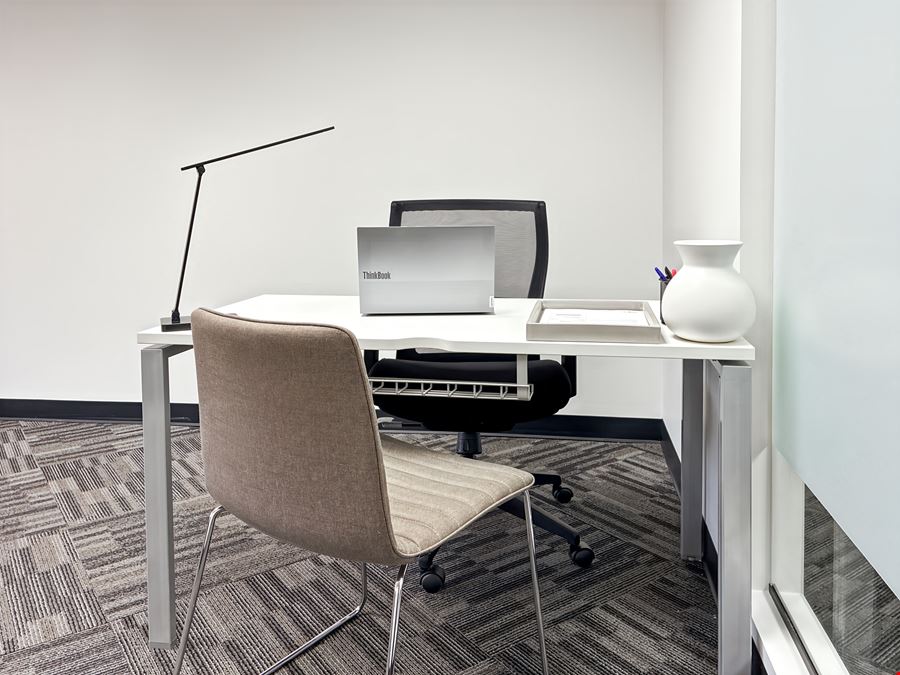 Regus - Phoenix - E Thomas Rd