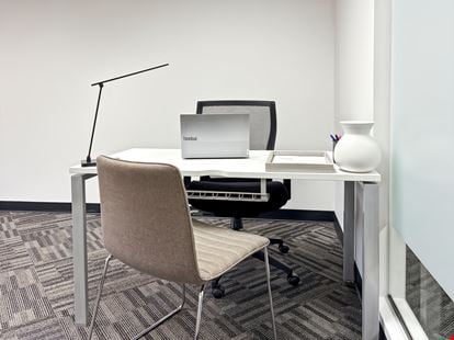 Regus - Phoenix - E Thomas Rd