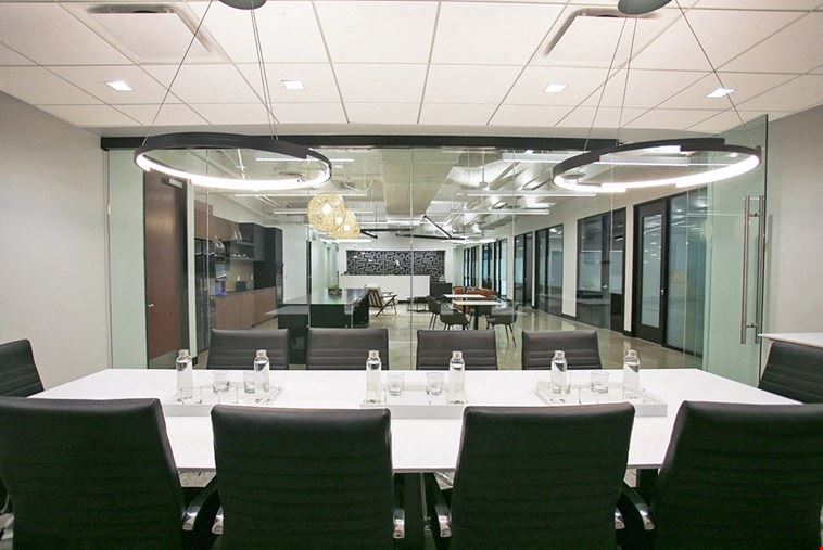 10 Person Meeting Room