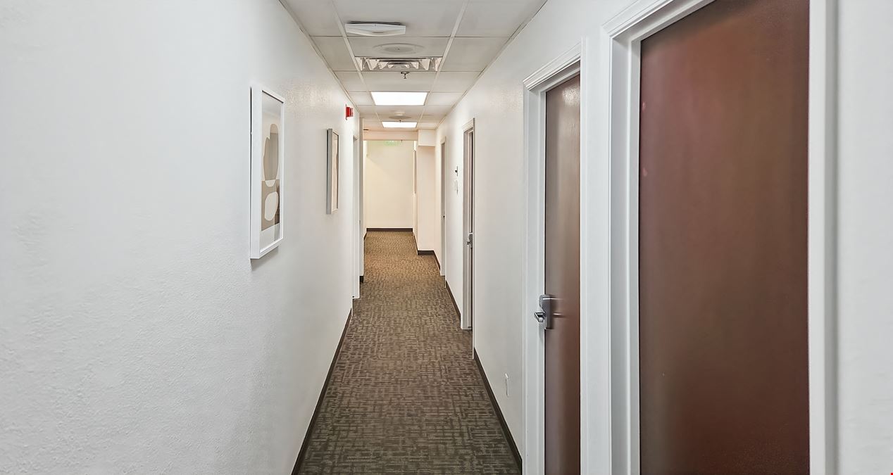 CA, Fresno - 1690 W Shaw Ave