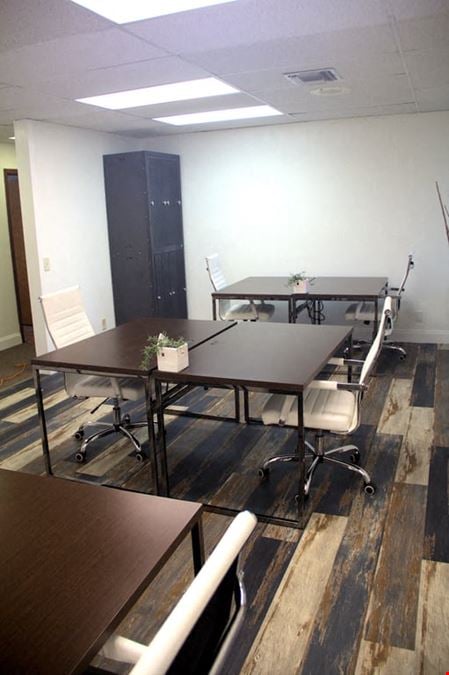 Event & Seminar Room #103 – Private Space with Refreshment Area (Up to 6 Guests)