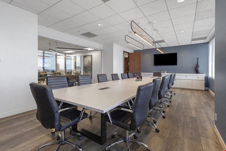 16 Person Meeting Room