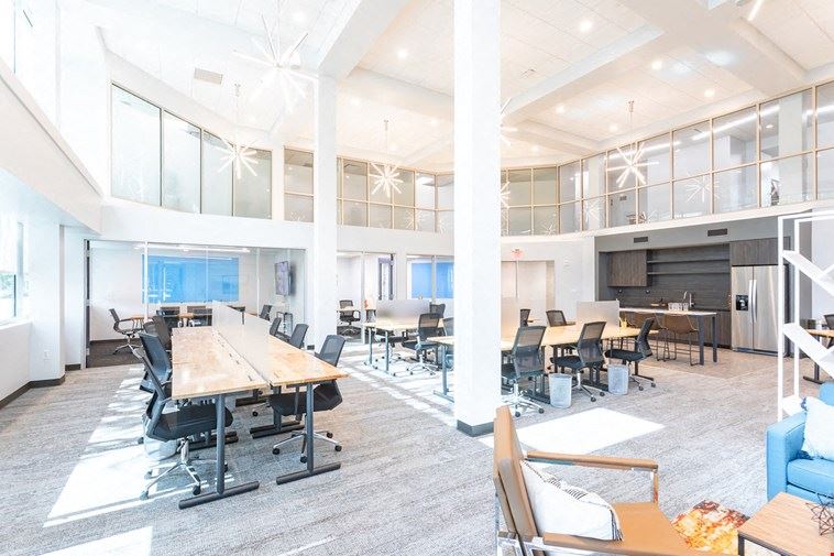 Expansive Team Day Office