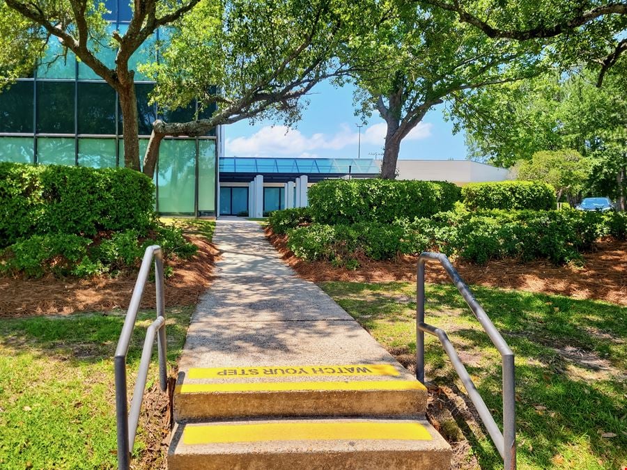 AL, Mobile - Montlimar Dr