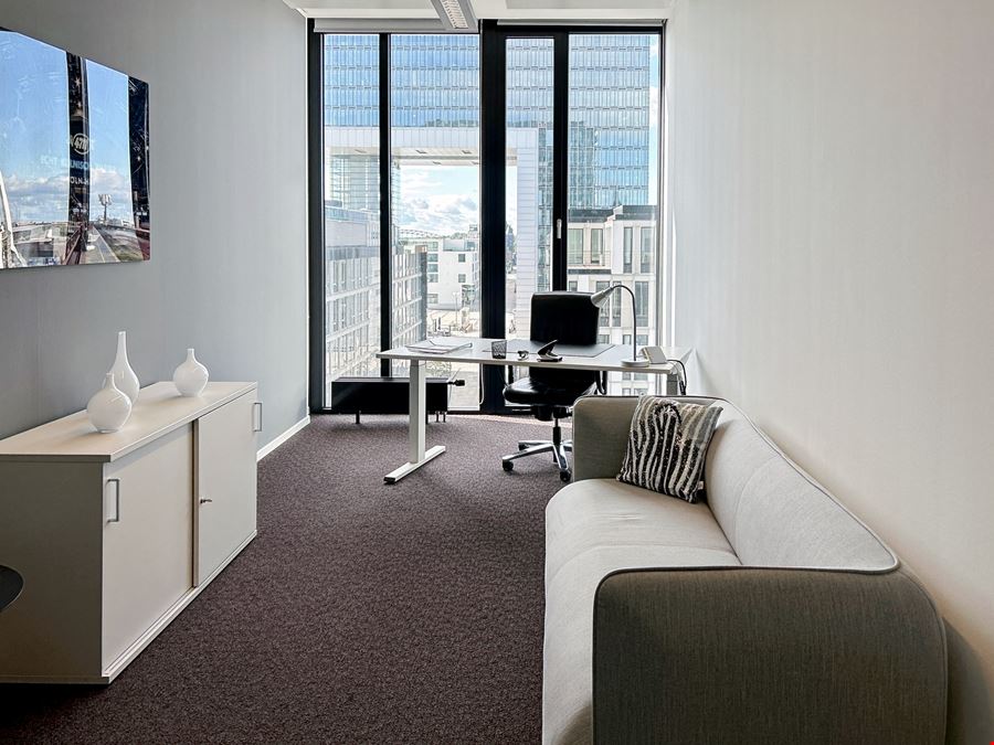 Regus - Kranhaus 1