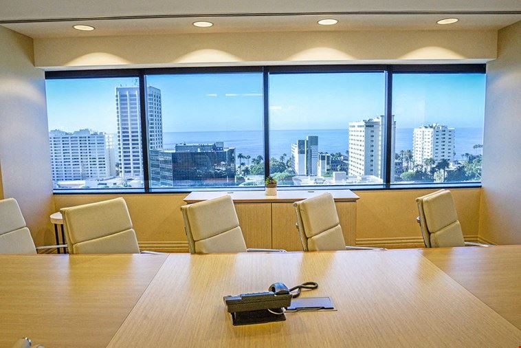 16 Person Meeting Room