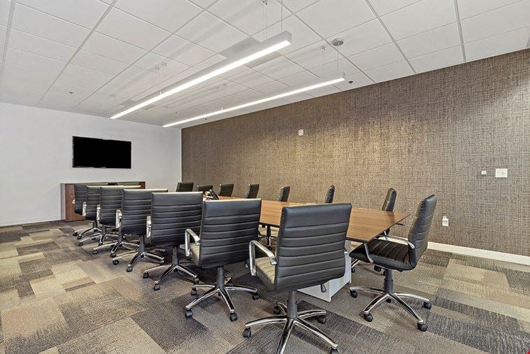 16 Person Meeting Room