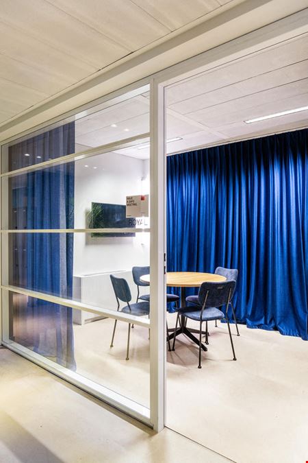 Silversquare  Louise