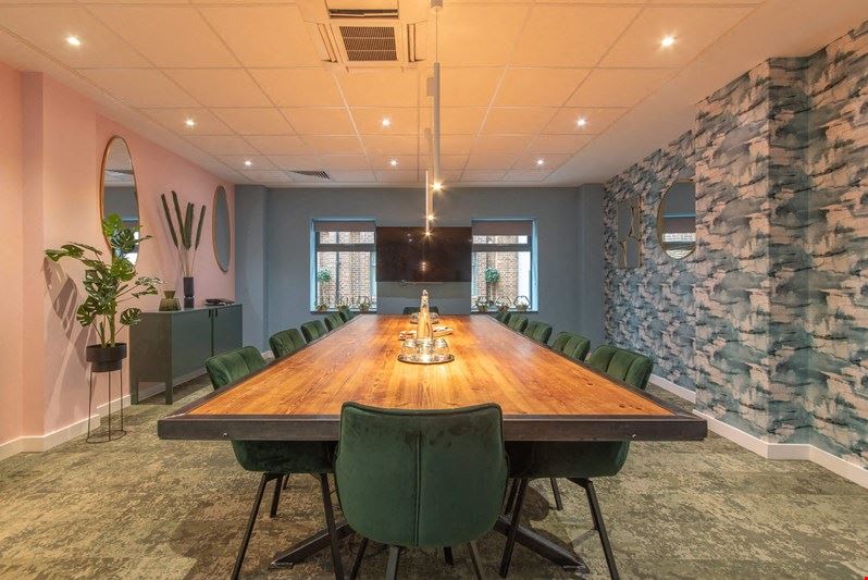 London - Longcroft House