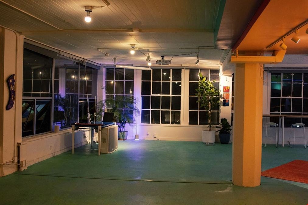 Decentered Studio