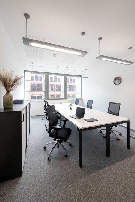 House Of Business - Hungary, Capital Square