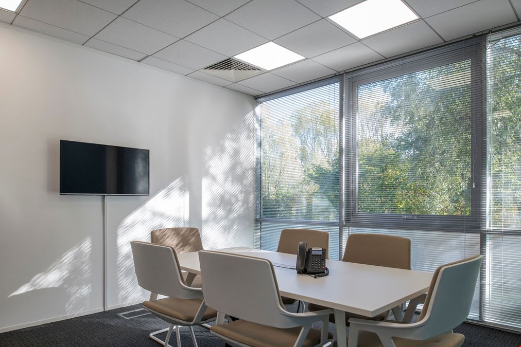 Regus - Atterbury Lakes