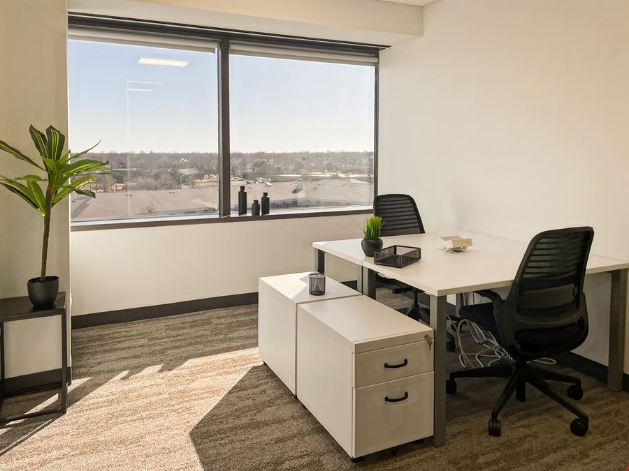 IL, Westmont - Oakmont Plaza Drive