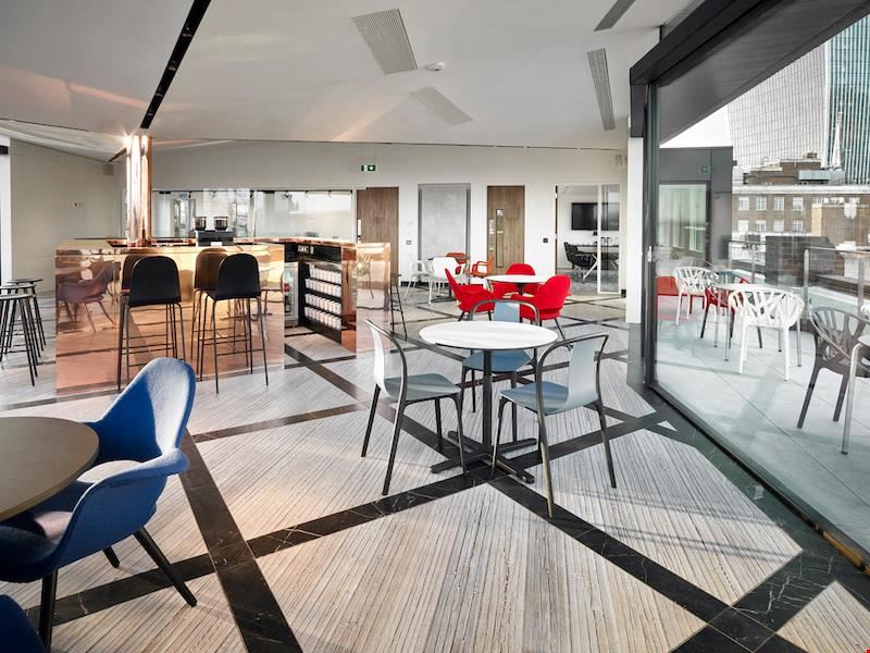 Us&Co - London Monument