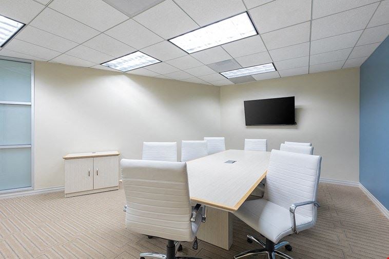 8 Person Meeting Room - Medium