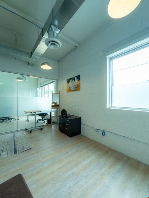 5-Person Office With Window