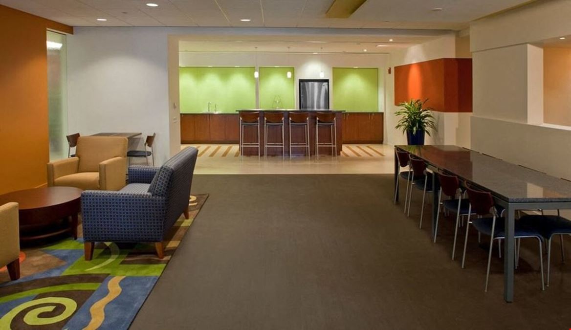 Carr Workplaces - AON Center Chicago