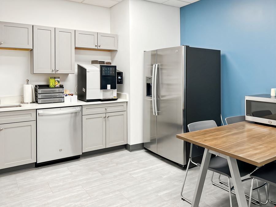 MI, Grand Rapids - Broadmoor Ave