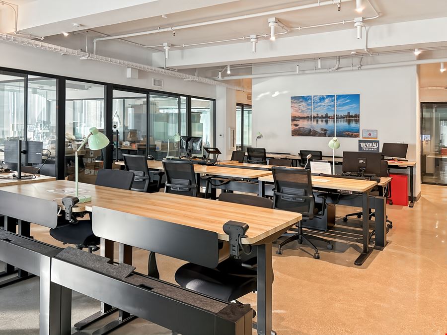 CA, Long Beach - 145 W Broadway