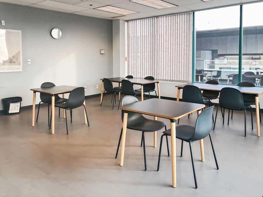 BC, Richmond - Commerce Court