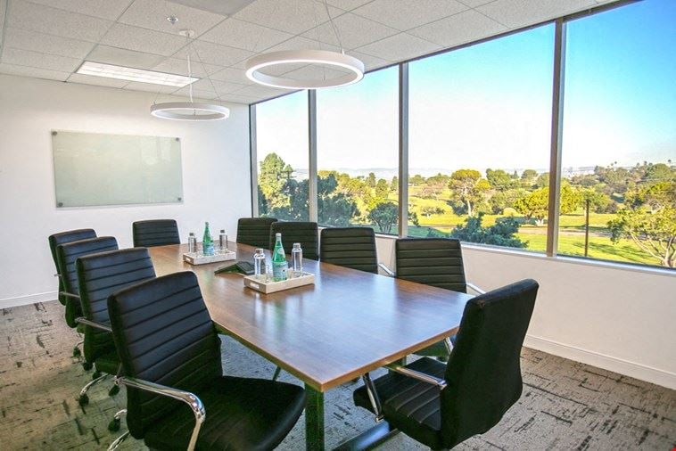 10 Person Meeting Room
