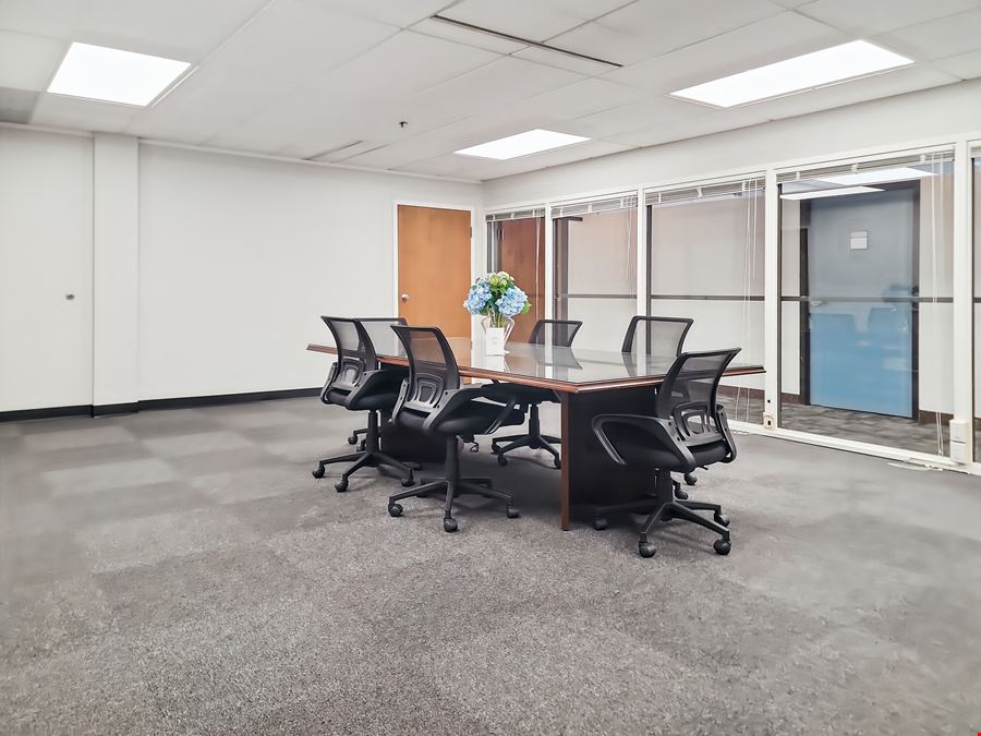 WI, Brookfield - Bishops Way