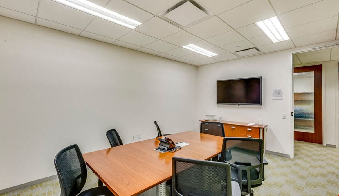 Carr Workplaces - AON Center Chicago