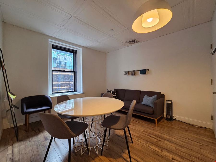704-G: 4-Person Meeting Room in Midtown Manhattan