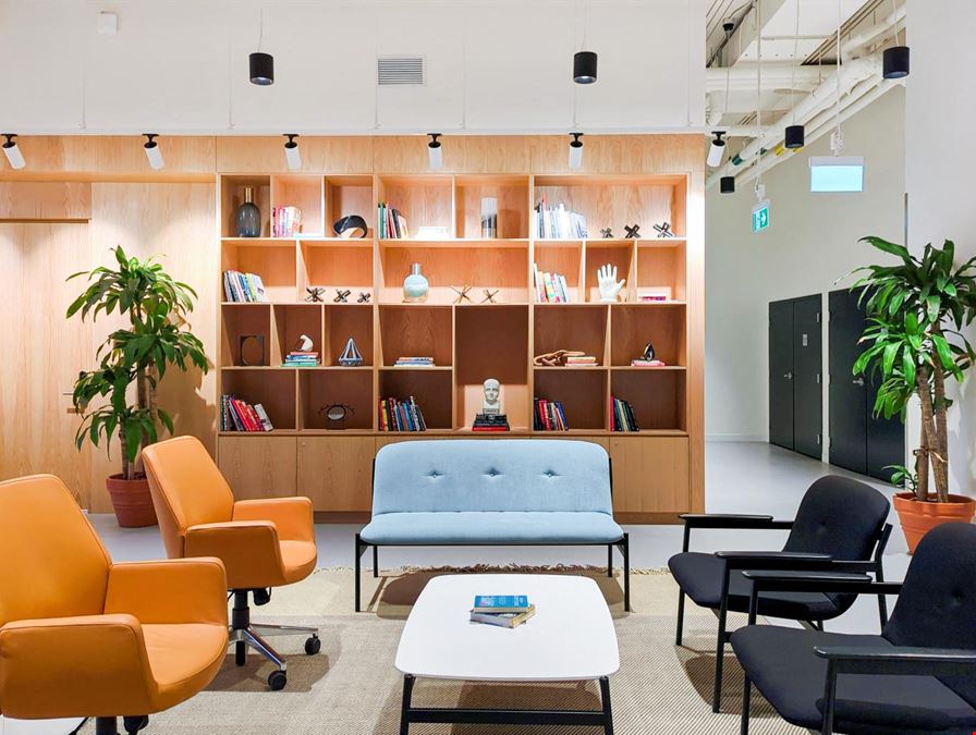 BC, Surrey - Spaces King George Hub