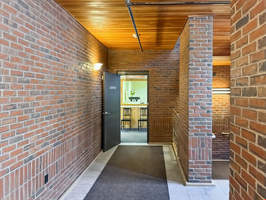 Regus - Tilton - W Main St