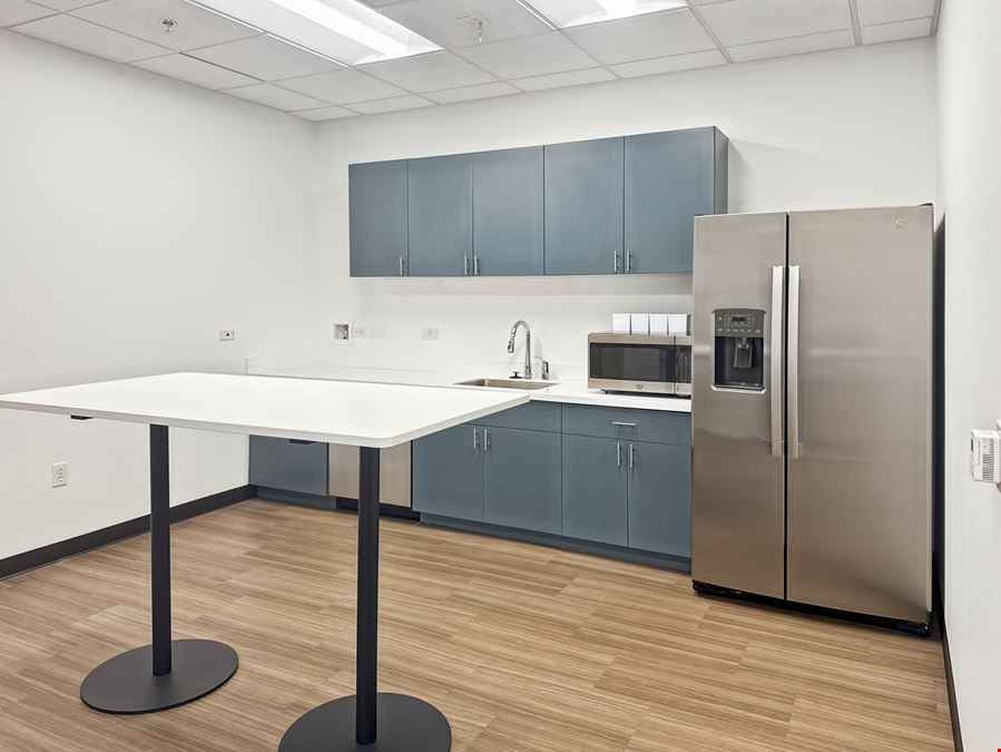 Regus - Sun City - West Palmeras Dr