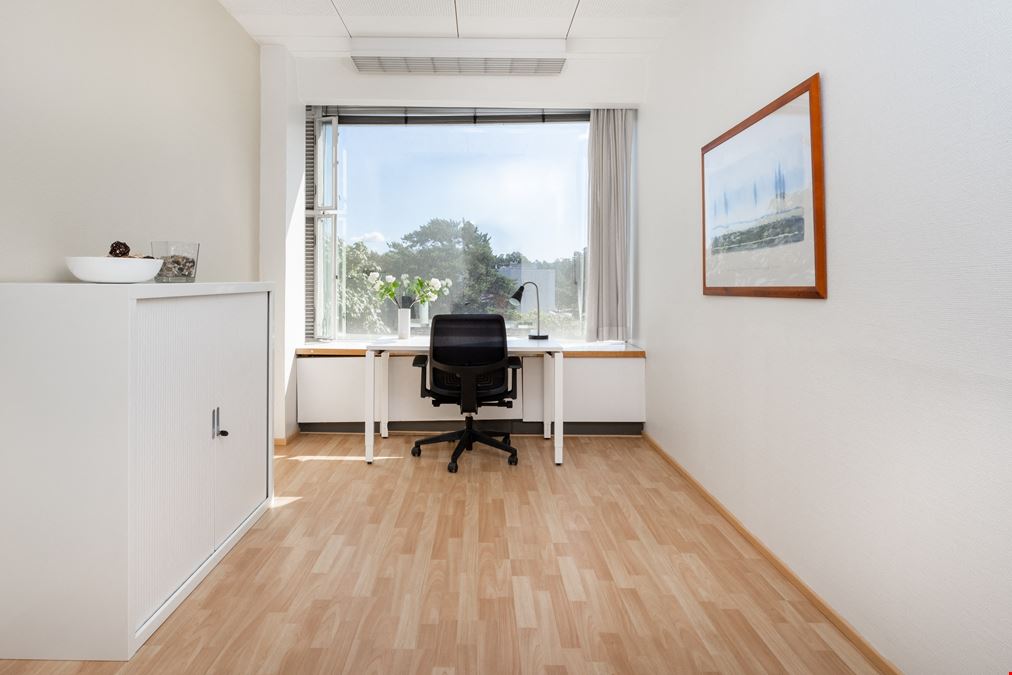 Regus - 8 High St