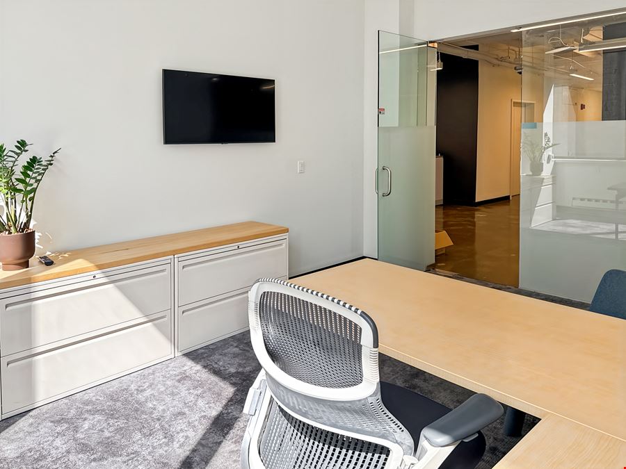 IL, Chicago - E Huron St