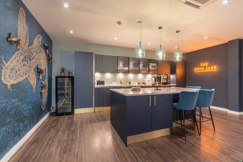 London - Longcroft House