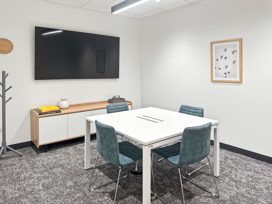 Regus - Sun City - West Palmeras Dr